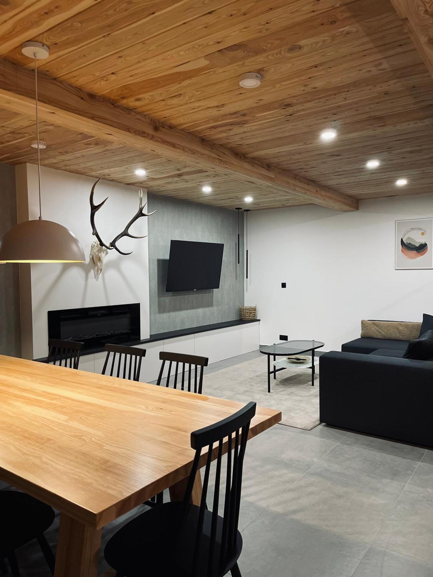 Hill House Apartamenty ビャウカ エクステリア 写真